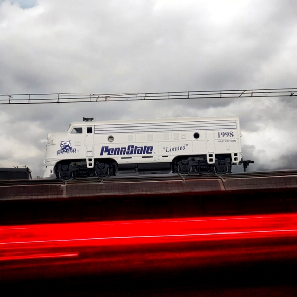 1998 Penn State Engine & Caboose for Electric Train set - Picture 2 of 6